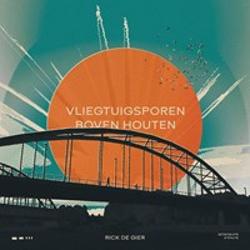 Vliegtuigsporen Boven Houten 